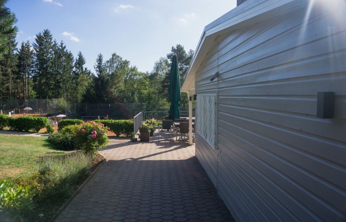 Blick vom Eingang auf die Terrasse